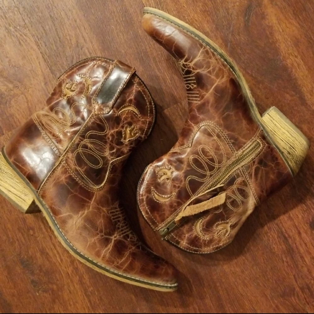 DINGO Adobe Rose size 8 booties